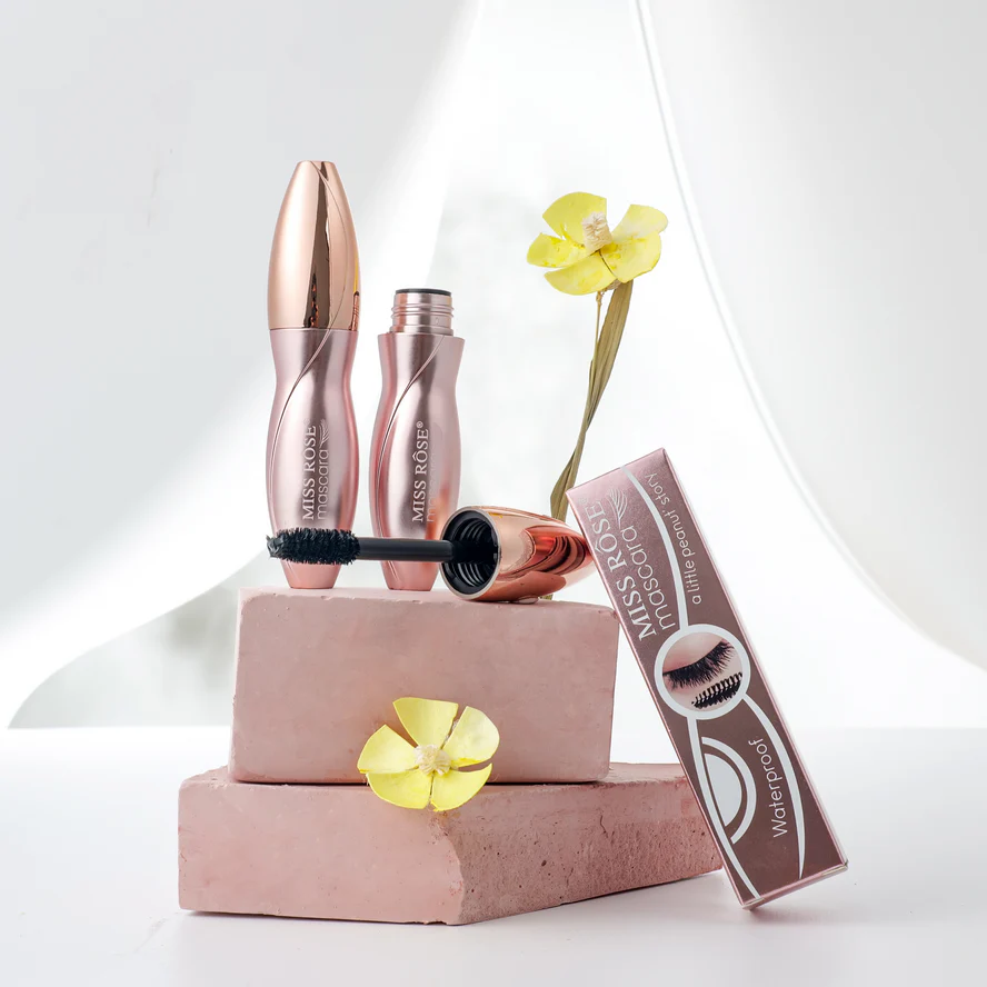 Miss Rose Volumizing Mascara - Image 5